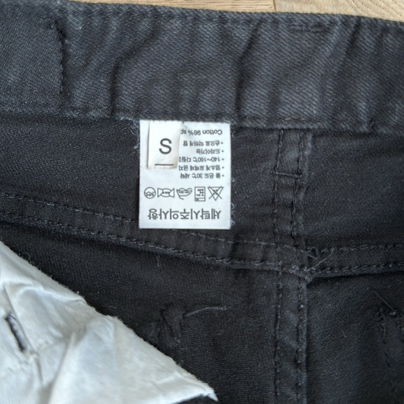 CHUU -5KG JEANS black shorts in size small - Picture 4 of 4